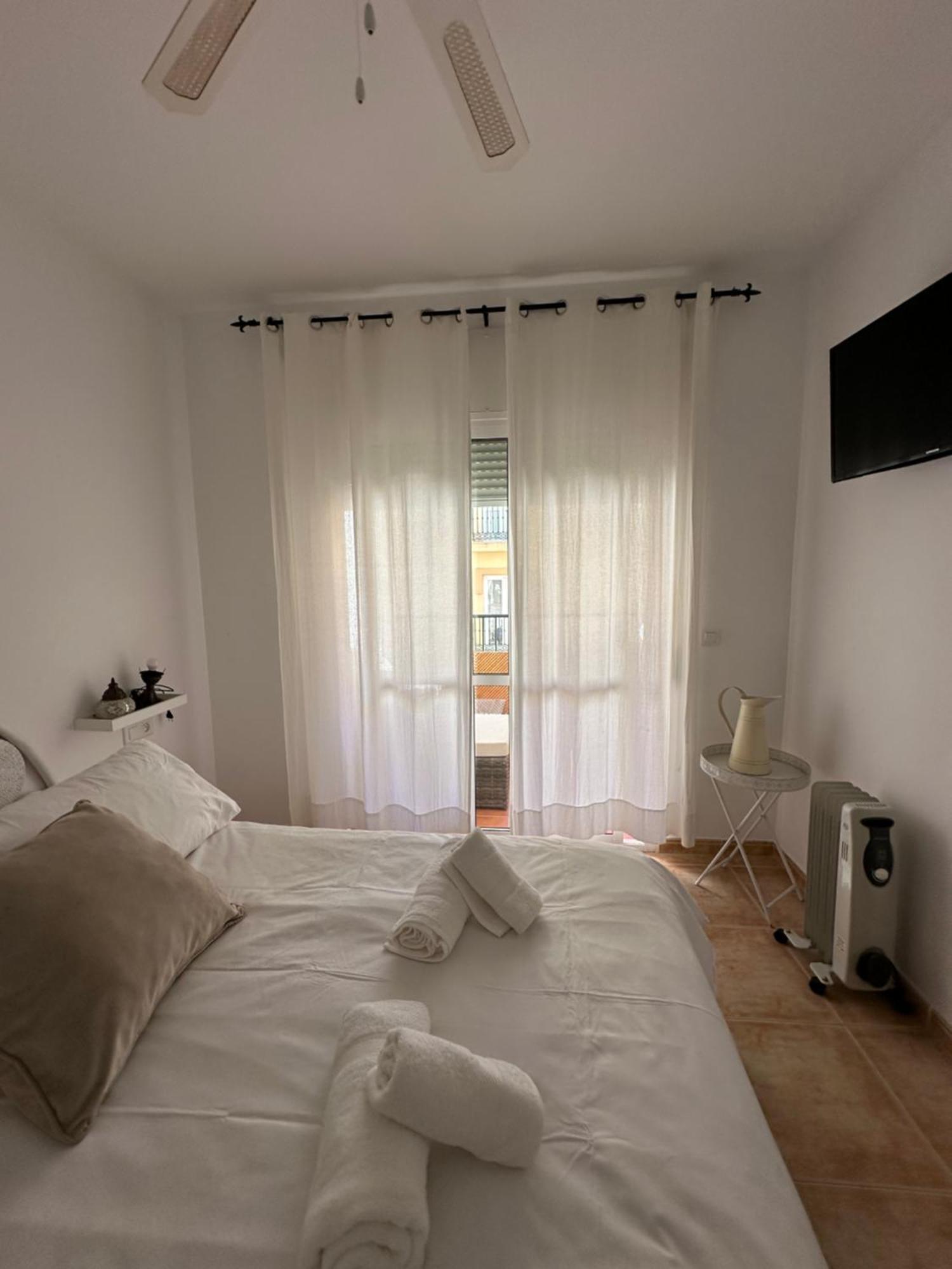 Tiyoweh Lägenhet Nerja Exteriör bild